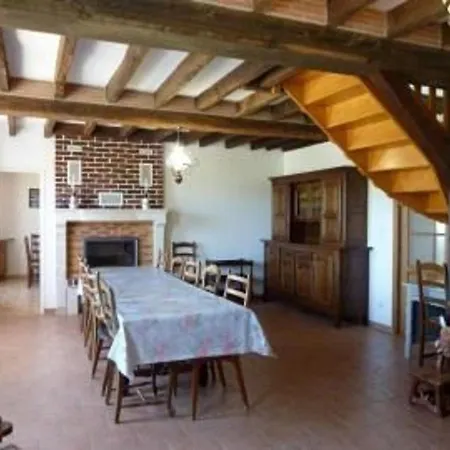 Spacieux Et Paisible Pres Du Mans Avec Grand Terrain, 15 Couchages, Ping-pong Et Wifi - Fr-1-410-178 Holiday home