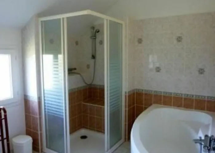 Nyaraló Spacieux Et Paisible Pres Du Mans Avec Grand Terrain, 15 Couchages, Ping-pong Et Wifi - Fr-1-410-178